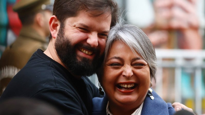 "Corazón hinchado": Presidente Boric recibió a Jeannette Jara en su casa en el Barrio Yungay