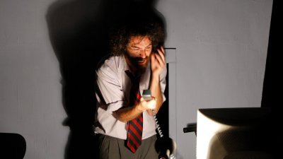 Estrés laboral y descanso: 60% de los trabajadores en Chile duerme menos de siete horas por presiones laborales