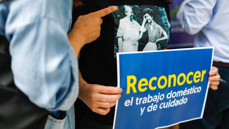 Mujeres destinan en promedio cinco horas diarias a trabajos domésticos y de cuidado
