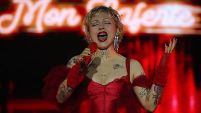 Mon Laferte: “En los 50 me habría sentido mal, pero hoy me gusta que me digan ‘femme fatal’”