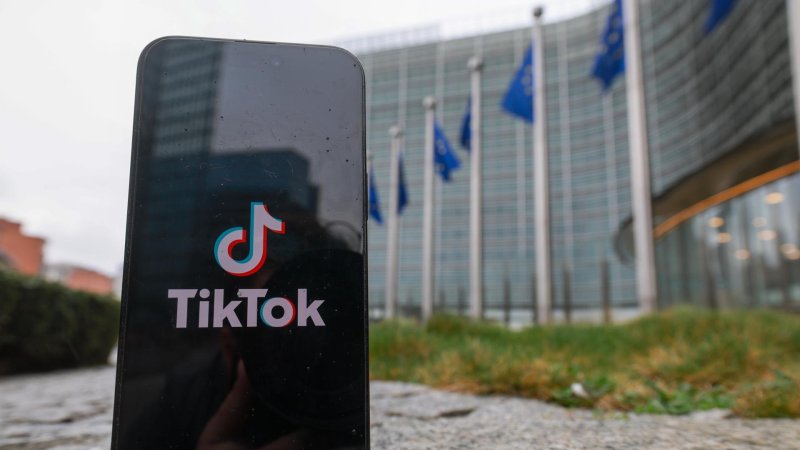 TikTok asevera que es "categóricamente falso" que su diseño sea adictivo