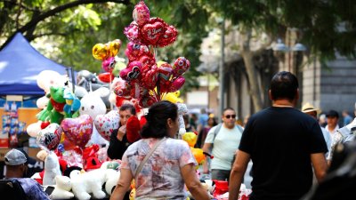 Love bombing, ghosting y crush: Las palabras en inglés que están redefiniendo el amor en Chile
