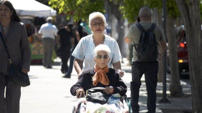 Cuidar sin descanso: Más del 58% de las personas cuidadoras trabaja los siete días de la semana