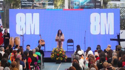 Gobierno abre licitación para conmemorar su último Día de la Mujer con acto masivo