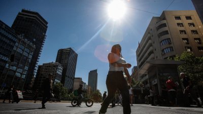 “Zonas frías”: Revelan las zonas para escapar del calor en la Región Metropolitana