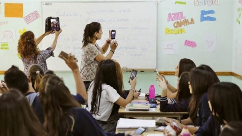 "Modo Aula": Gobierno lanzó campaña que explica el fin del uso de celulares en colegios