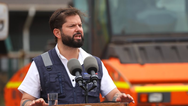 Presidente Boric responde tras retiro de visas a funcionarios: "Es una medida arbitraria, unilateral y sorpresiva que no tiene justificación"