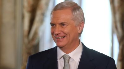 Reuniones en Palacio Cousiño y espera en una capilla antes de asumir: Experto analiza las “señales conservadoras” del estilo Kast