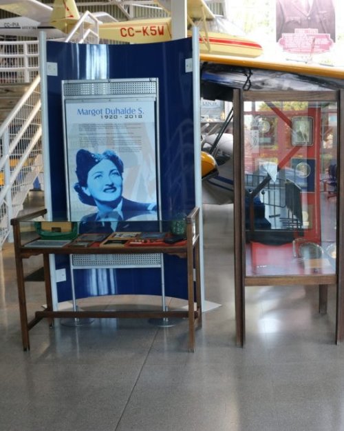 Historias que volaron alto: Muestra rescata a mujeres pioneras de la aviación en Chile