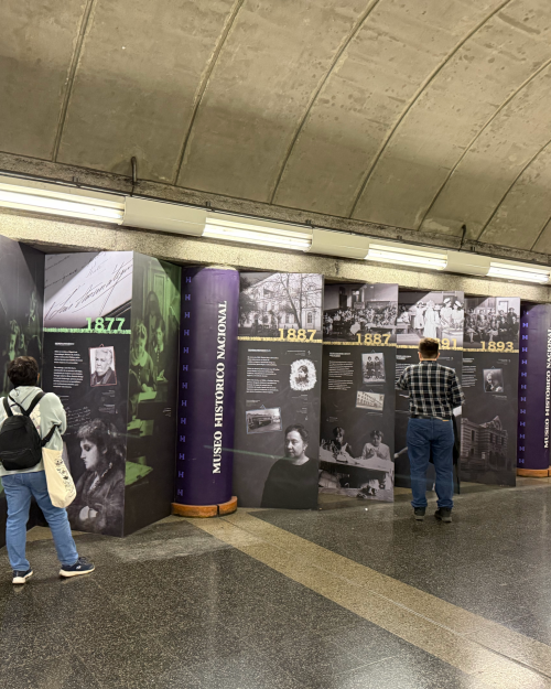 "Presente señorita": Exposición rescata el camino de la educación femenina en Chile