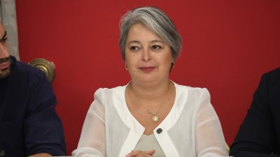 "Lo tenía por alguien más responsable": Jeannette Jara responde a Macaya tras asociarla a Galvarino Apablaza