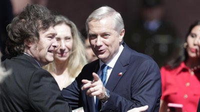 Presidente Kast inicia visita a Argentina con cancelación de ofrenda a José de San Martín por el mal tiempo