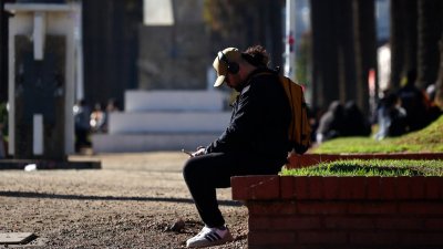 Independencia tardía: Alto costo de la vivienda y cambios culturales retrasan la salida del hogar familiar