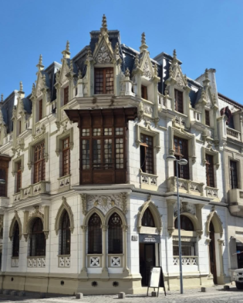 “Un prodigio arquitectónico”: La aclamada reapertura de la casa Larraín Bravo en pleno centro de Santiago