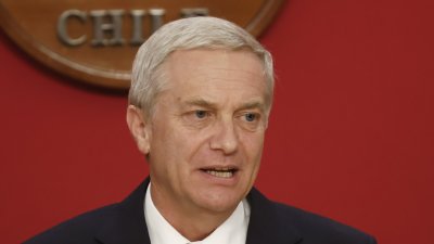 De metáfora a hipérbole: Kast aclara que no planeaba expulsar a 300 mil migrantes el primer día