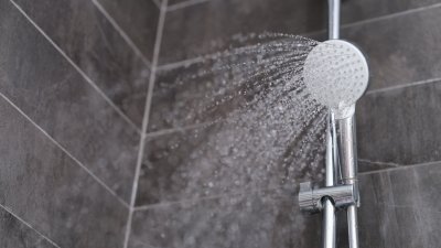 ¿Tina o ducha? Revelan los beneficios que tiene el uso de ambas y advierten que no deben superar los diez minutos
