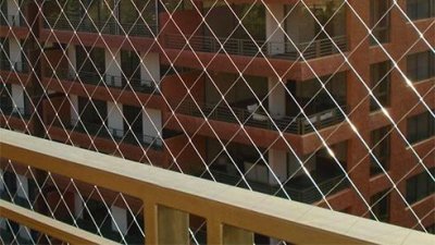 Mallas en departamentos: Cada cuánto hay que cambiarlas y cómo les afecta el sol