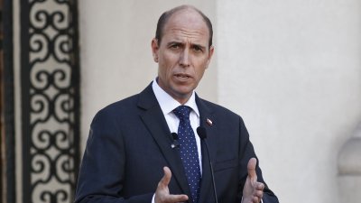 Ministro Arrau afirma que política de seguridad promulgada por gobierno de Boric “es suficiente”