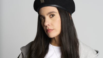 Javiera Mena celebrará los 20 años de “Esquemas Juveniles” con show en Movistar Arena