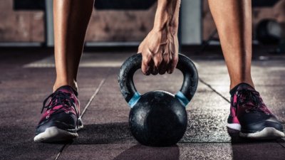 Estudio reveló que el entrenamiento de fuerza semanal baja un 19% las muertes por infarto