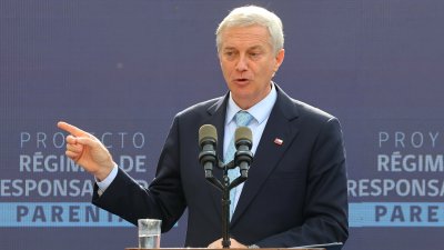 Presidente Kast firma proyecto de Responsabilidad Parental: ¿Qué propone la iniciativa sobre crianza responsable?