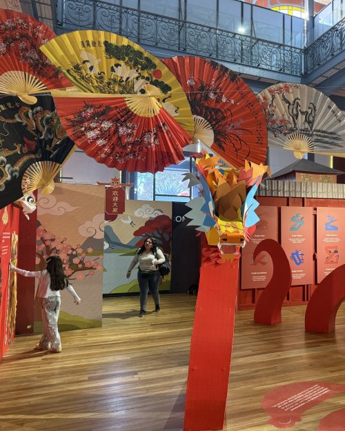 "Historias de Papel": La exposición del Artequin que acerca a las familias al legado cultural de China