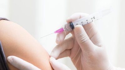 "Es una señal coherente con el impacto de la vacunación”: Reportan histórica caída en muertes por cáncer de cuello uterino en jóvenes inglesas