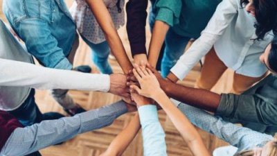 Estudio publicado en Nature revela por qué la cooperación humana disminuye con el tiempo