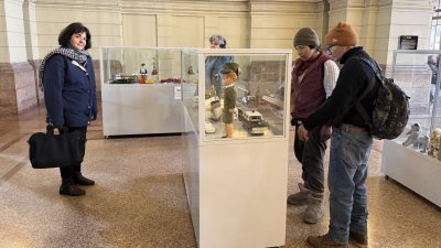 “En viaje a la infancia”: Exposición rescata 150 juguetes patrimoniales chilenos