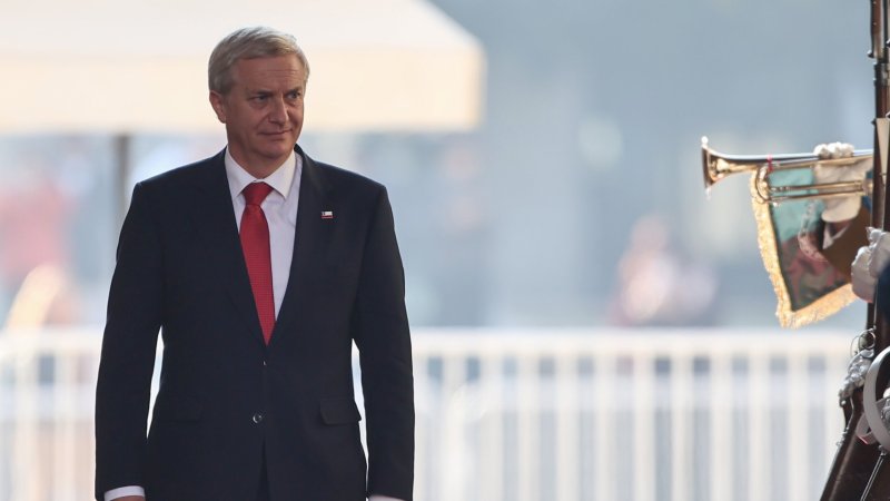 Inflación, crecimiento y desempleo lideran razones de desaprobación a la gestión del Presidente Kast