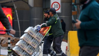 ¿Cuánto se gana en Chile?: La mitad de las y los trabajadores ganó $680 mil o menos al mes en 2025