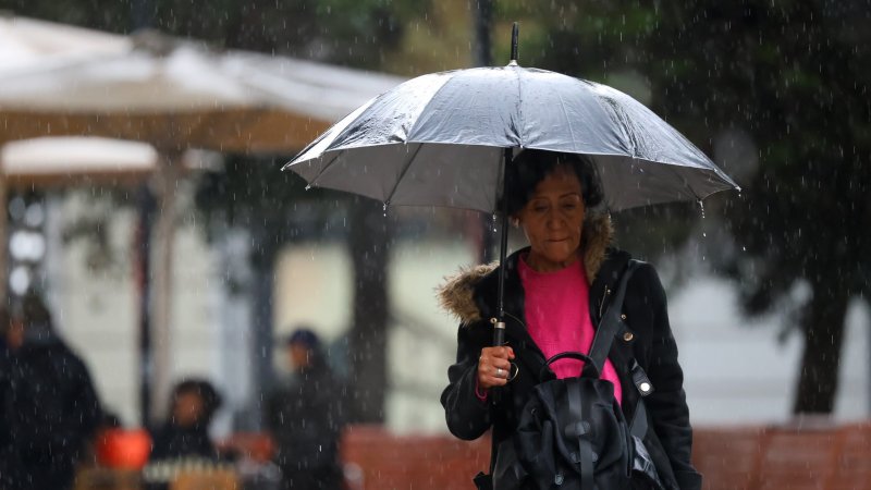 Emiten alarma meteorológica por pronóstico de lluvias intensas en Coquimbo, Valparaíso y RM