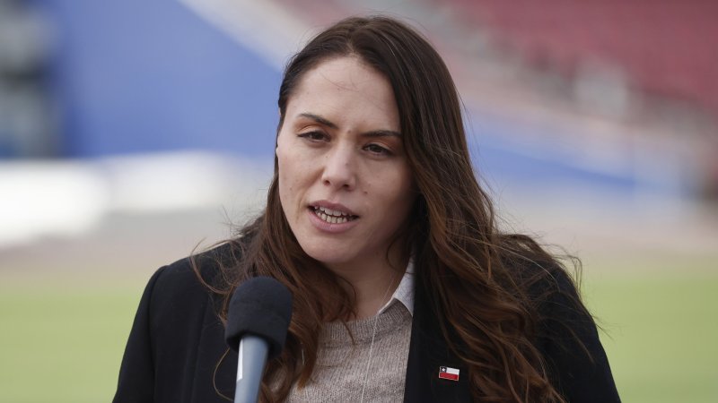 Contraloría investiga a ministra Natalia Duco tras denuncia por mal uso de auto fiscal
