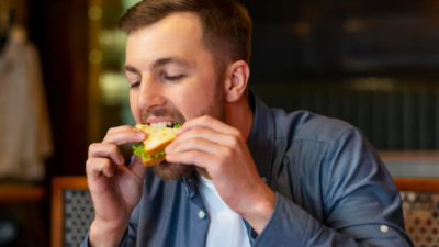 ¿Masticas siempre por el mismo lado? Estos son los efectos que puede tener en tu salud oral