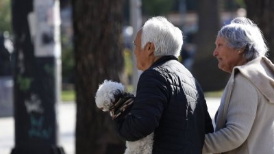 Baja natalidad en Chile: En estas comunas mueren más personas de las que nacen