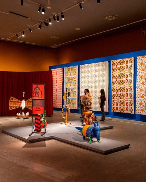 Una ventana al mundo: la Bienal de São Paulo presenta en Santiago su diversidad artística y cultural