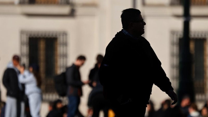 Los nuevos códigos del éxito en Chile: Estabilidad económica antes que matrimonio o hijos