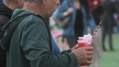 ¿Ibuprofeno o Paracetamol para la caña? Los errores con medicamentos que deberías evitar en Fiestas Patrias