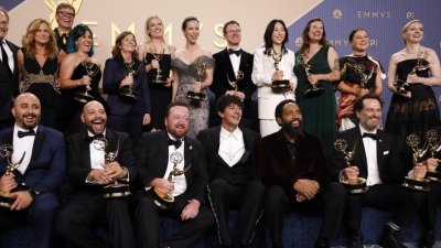 Premios Emmy: La serie “Widow's Bay” de Apple TV arrasó en la ceremonia al llevarse seis premios