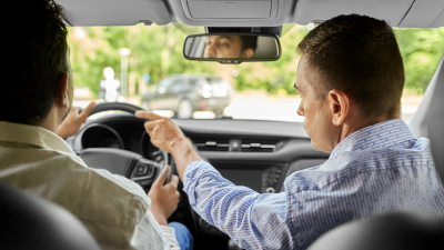 ¿Pensando en tu primer auto? Especialista entrega los aspectos claves a considerar antes de la compra