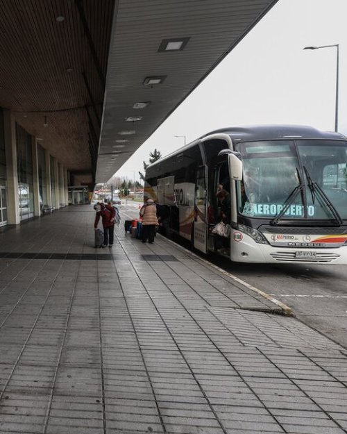 Ojo, viajeros: Aeropuerto de Santiago prepara conexión directa con terminales de buses de regiones
