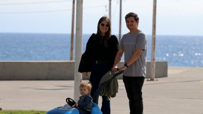 “Ellas saben mejor lo que cuesta tenerlos”: La marcada diferencia entre hombres y mujeres solteros frente a la idea de tener hijos