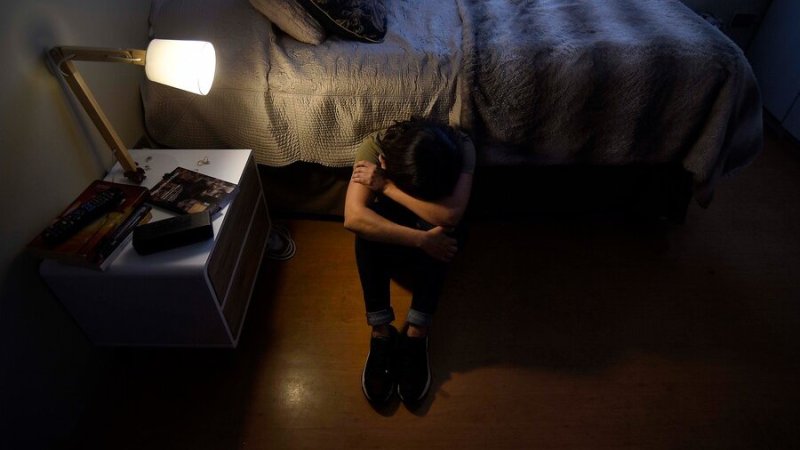 Proyecto de ley permitirá a padres, madres y cuidadores acompañar a hijos tras un intento de suicidio